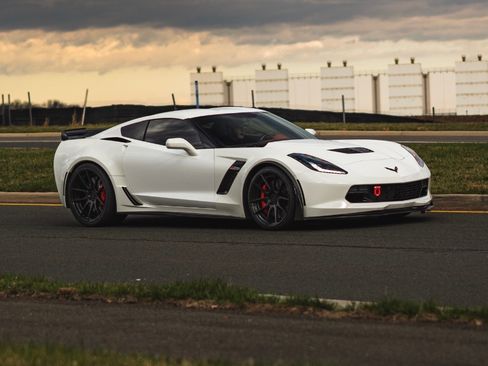 Used 2015 Chevrolet Corvette Z06 w/ Z07 Performance Package image 1