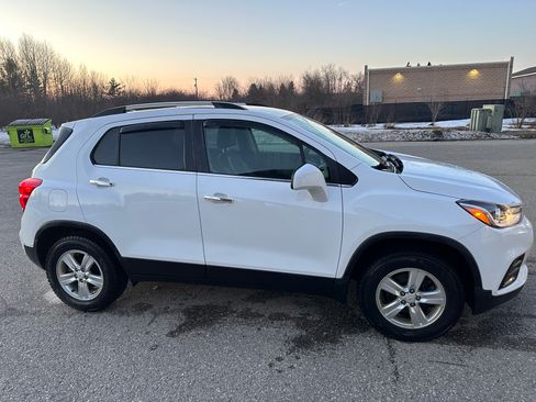 Used 2018 Chevrolet Trax LT w/ LT Convenience Package image 16