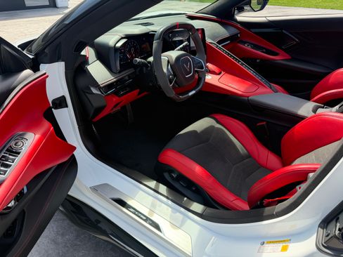 Used 2024 Chevrolet Corvette Z06 w/ Z07 Performance Package image 9