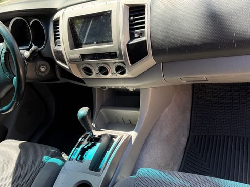 Used 2009 Toyota Tacoma PreRunner w/ TRD Off-Road Pkg w/JBL Audio RWD image 16
