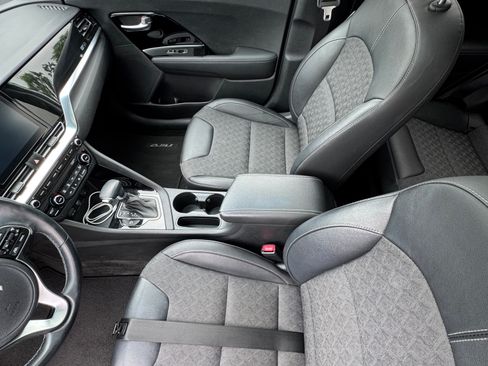 Used 2022 Kia Niro LXS image 10