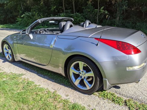 Used 2007 Nissan 350Z Touring image 2