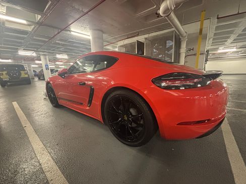 Used 2022 Porsche 718 Cayman Coupe 2D image 10