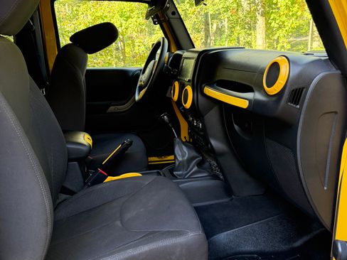 Used 2015 Jeep Wrangler Sport AWD/4WD image 6
