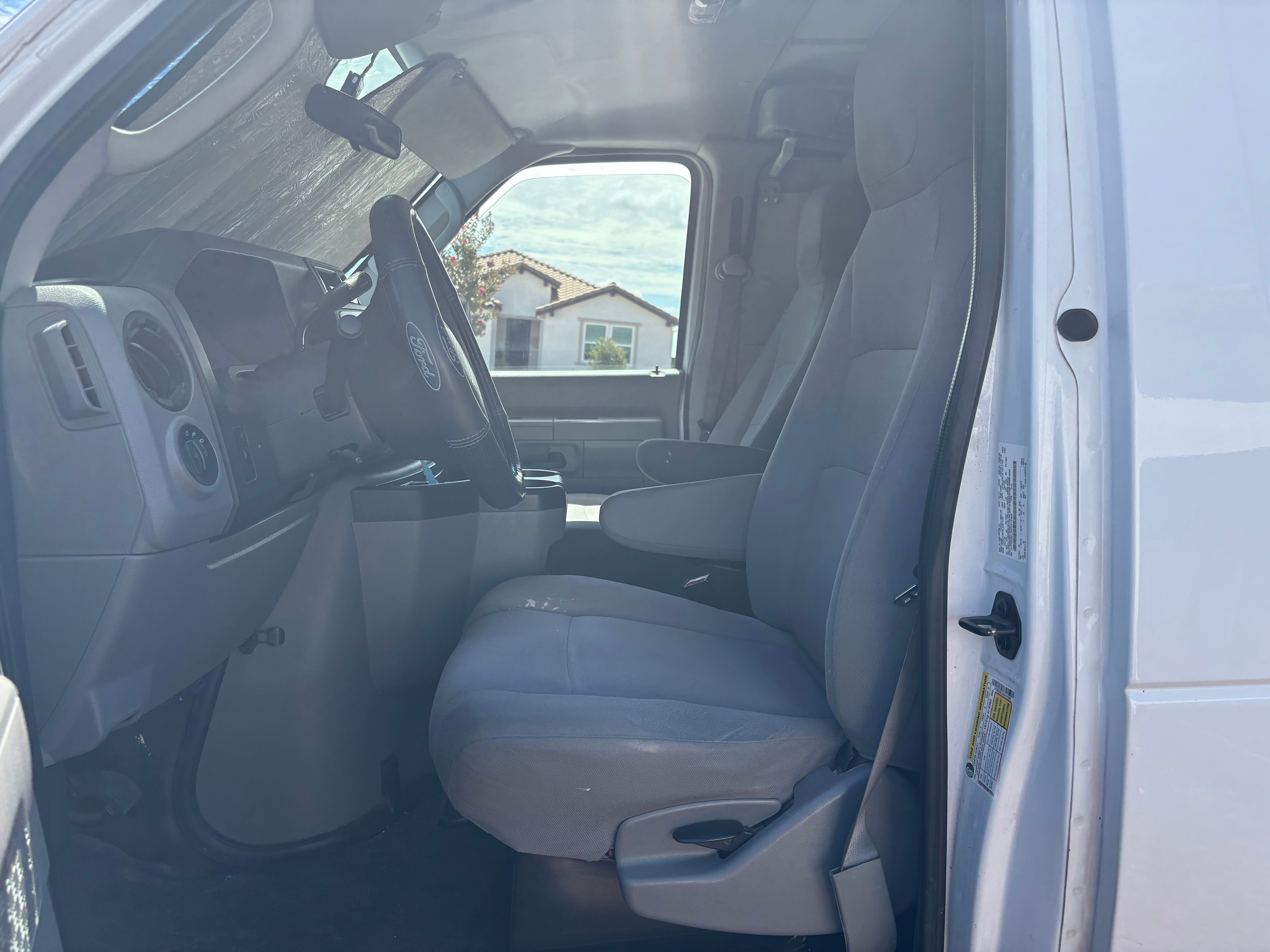 Used 2014 Ford E-250 and Econoline 250 RWD image 9