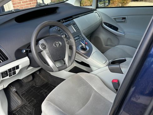 Used 2013 Toyota Prius Three image 9