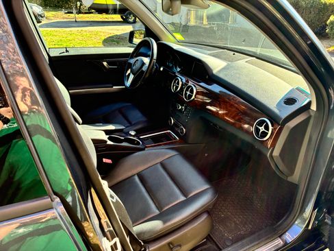 Used 2014 Mercedes-Benz GLK 250 BlueTEC 4MATIC image 11