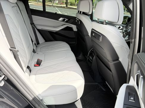 Used 2025 BMW X5 sDrive40i w/ Executive Package image 8