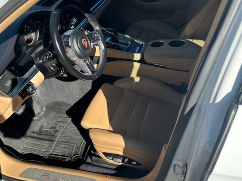 Used 2018 Porsche Panamera image 8