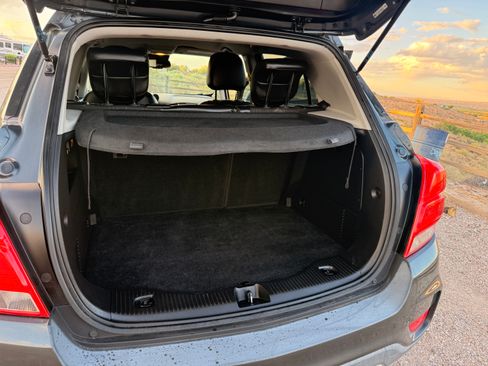 Used 2018 Chevrolet Trax LT w/ LT Convenience Package FWD image 6