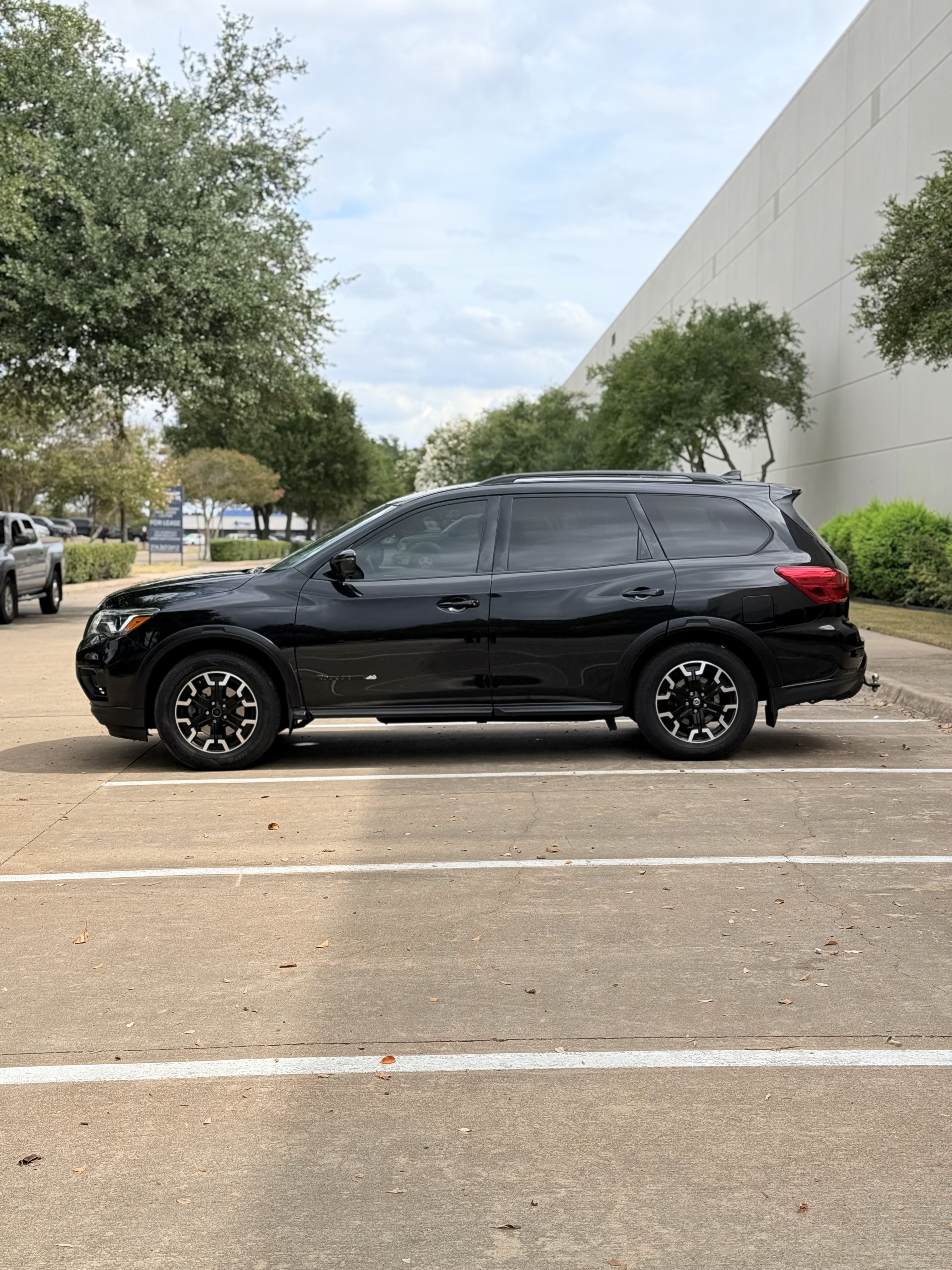 Used 2020 Nissan Pathfinder SL FWD image 10