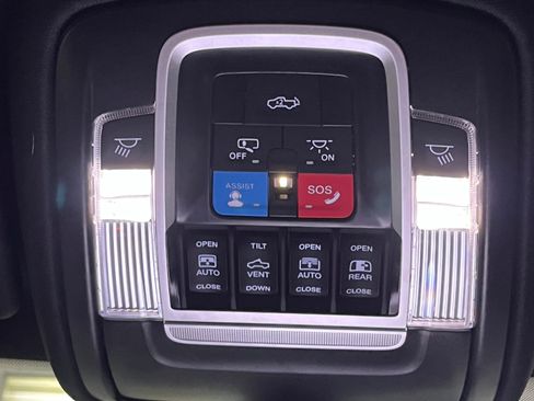 Used 2025 RAM 1500 Limited AWD/4WD image 15