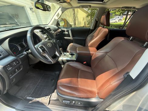 Used 2017 Toyota 4Runner Limited AWD/4WD image 6