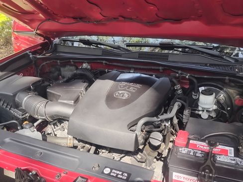 Used 2018 Toyota Tacoma SR5 image 10