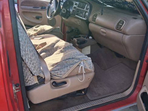 Used 1998 Dodge Ram 2500 Truck 2WD Quad Cab image 1