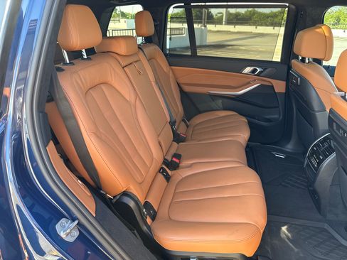 Used 2022 BMW X7 xDrive40i w/ M Sport Package AWD/4WD image 24