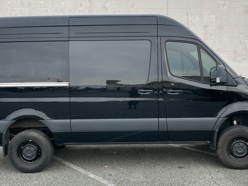 Used 2024 Mercedes-Benz Sprinter 2500 image 4