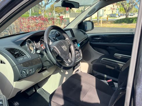 Used 2014 Dodge Grand Caravan SE image 11