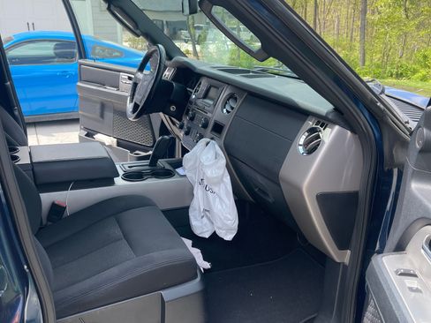 Used 2017 Ford Expedition XLT image 12