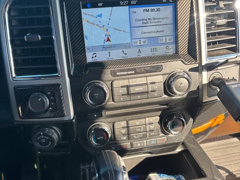 Used 2017 Ford F150 Lariat image 19