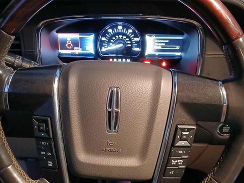 Used 2015 Lincoln Navigator 2WD w/ Equipment Group 101A Reserve image 4