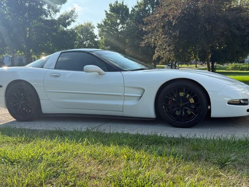 Used 2002 Chevrolet Corvette Coupe w/ Preferred Equipment Group2 RWD image 4