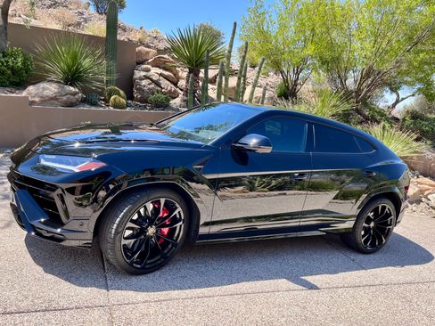 Used 2024 Lamborghini Urus S AWD/4WD image 2