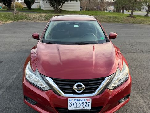 Used 2017 Nissan Altima 2.5 SV w/ Convenience Package FWD image 2