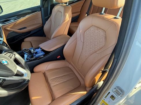 Used 2021 BMW 530e w/ Premium Package image 17