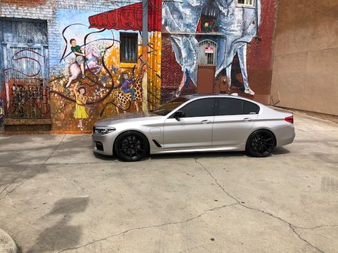 Used 2020 BMW 530e 530e Sedan 4D w/ M Sport Package image 2