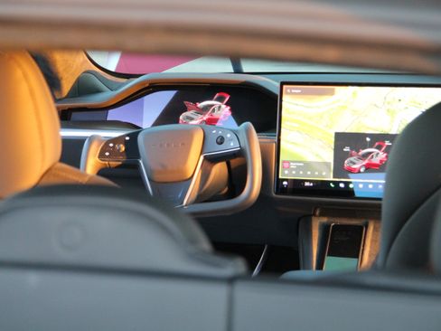 Used 2021 Tesla Model S Plaid image 22