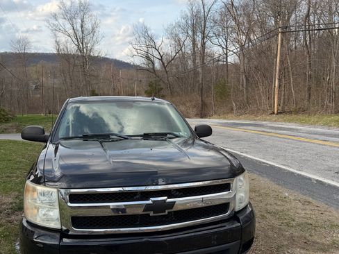 Used 2008 Chevrolet Silverado 1500 LT w/ Suspension Package, Off-Road image 2