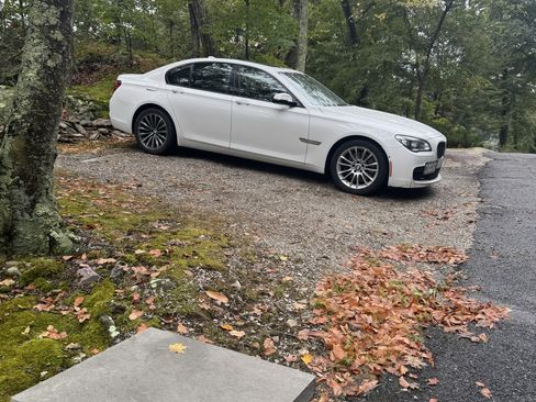 Used 2014 BMW 750i xDrive image 11