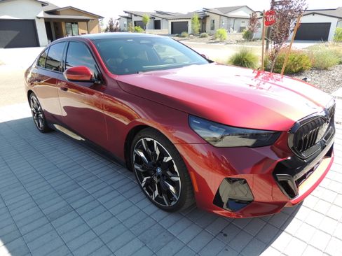 Used 2024 BMW i5 eDrive40i w/ Executive Package RWD image 2