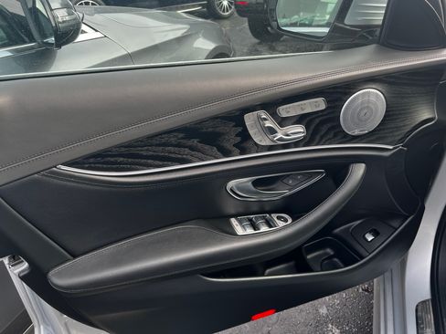 Used 2018 Mercedes-Benz E 400 4MATIC Sedan image 12
