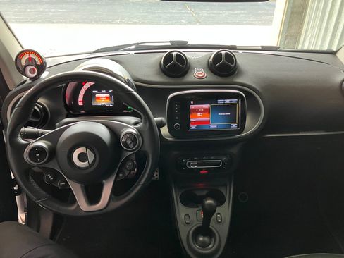 Used 2018 smart fortwo electric drive image 15