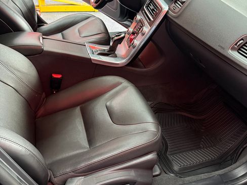 Used 2018 Volvo V60 T5 Cross Country w/ Convenience Package image 11