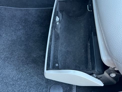Used 2013 Mercedes-Benz E 350 Sedan image 27