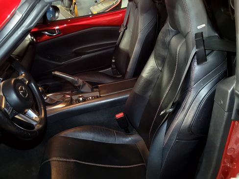 Used 2017 MAZDA MX-5 Miata RF Grand Touring image 9