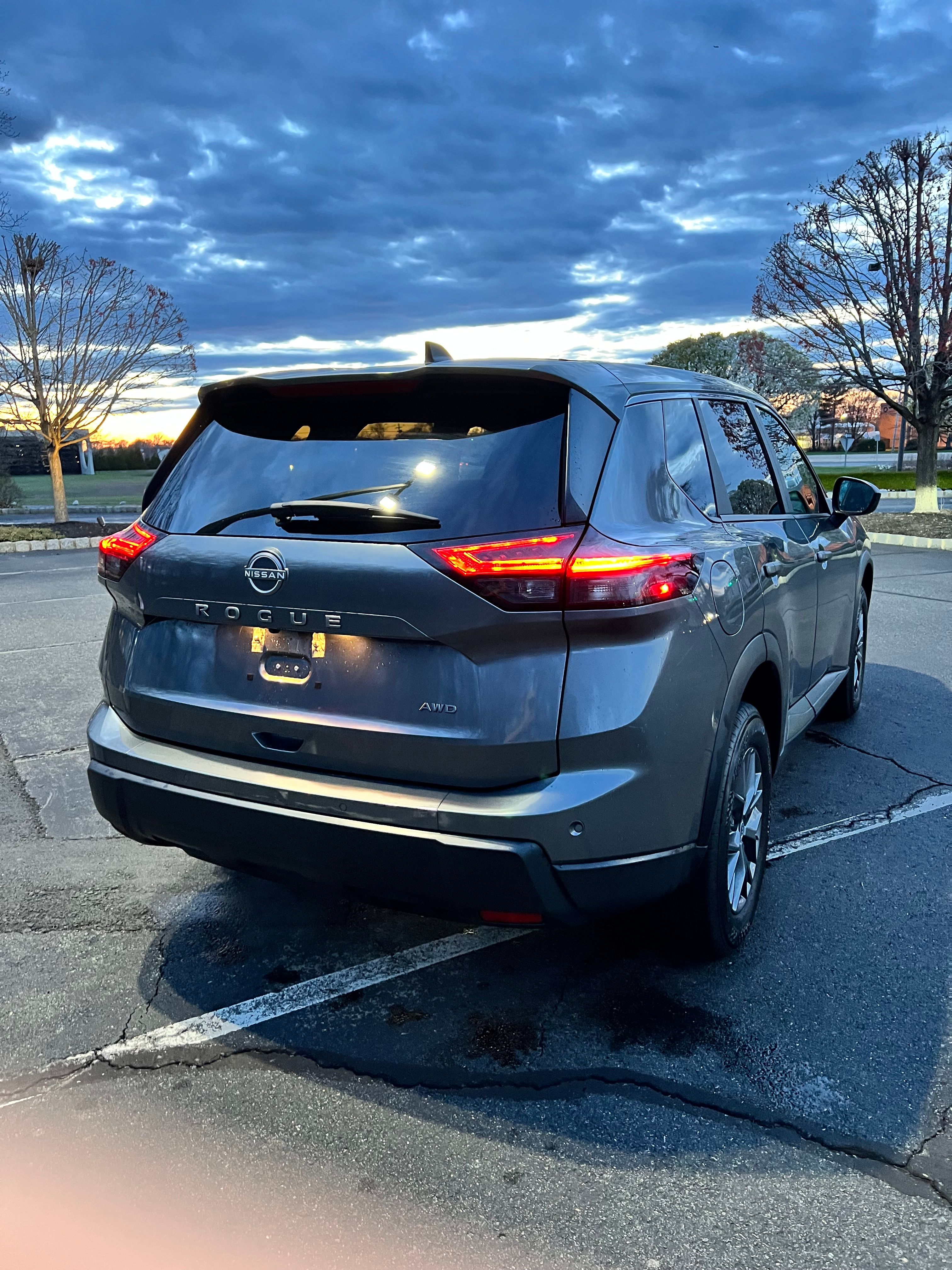 Used 2024 Nissan Rogue S AWD/4WD image 11