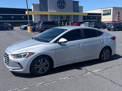 Used 2017 Hyundai Elantra SE FWD image 31