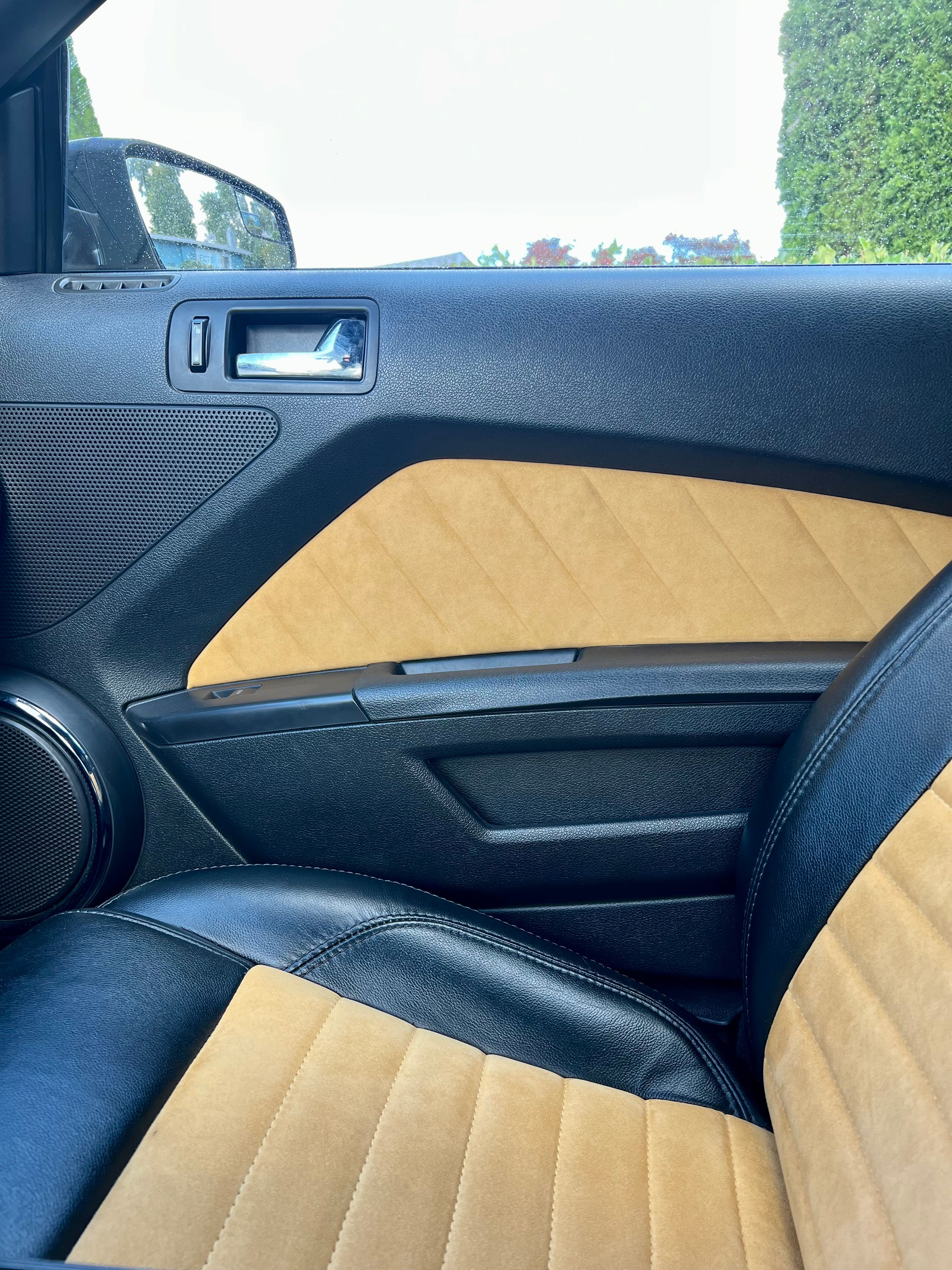 Used 2011 Ford Mustang Premium RWD image 10