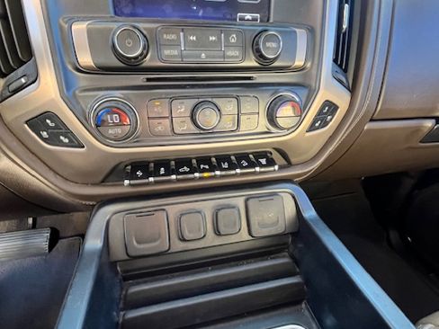 Used 2018 GMC Sierra 2500 Denali w/ Duramax Plus Package image 24