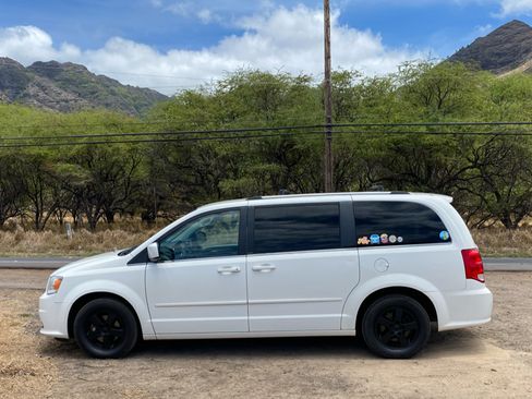 Used 2011 Dodge Grand Caravan Crew w/ Entertainment Group 1 FWD image 1