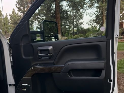 Used 2019 GMC Sierra 3500 Denali AWD/4WD image 16
