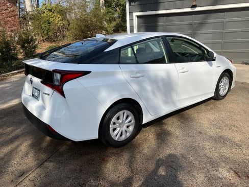 Used 2022 Toyota Prius LE image 9