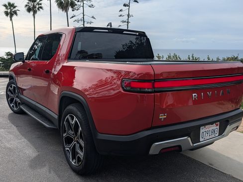 Used 2022 Rivian R1T Launch Edition image 2