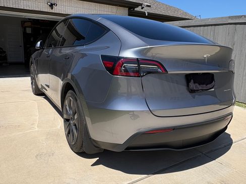 Used 2025 Tesla Model Y Long Range AWD/4WD image 11