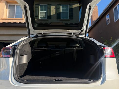 Used 2021 Tesla Model Y 2WD image 12