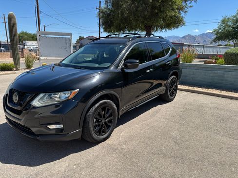 Used 2018 Nissan Rogue SV AWD/4WD image 1